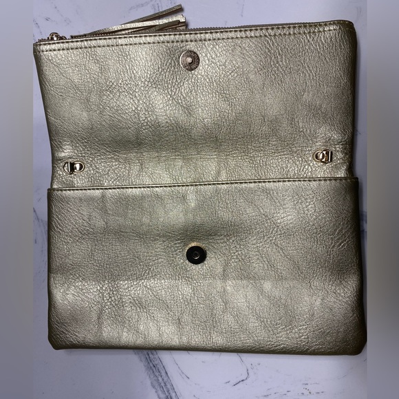 Muted gold clutch with tassel and cross body chain - Picture 3 of 6